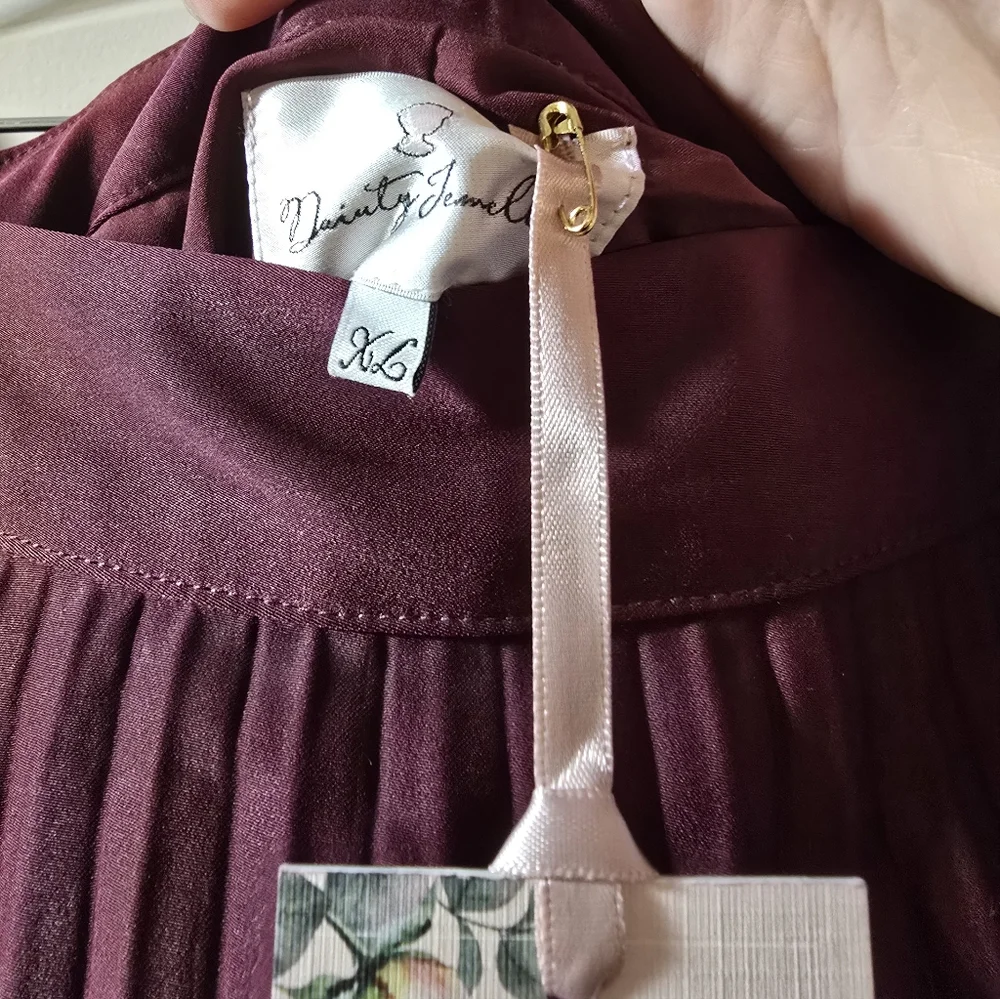 Elegant Burgundy Layered A-Line Skirt - Picture 2 of 2